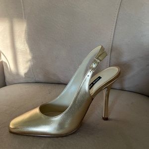 Nine West gold sling backs size 6